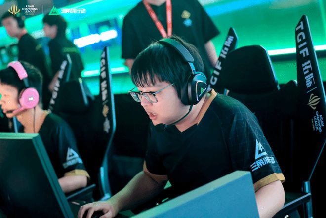 在激烈的对 在激烈的对